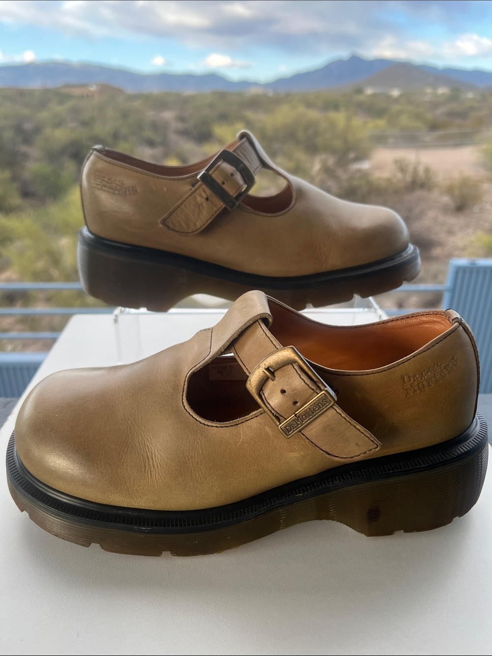 🏴󠁧󠁢󠁥󠁮󠁧󠁿 Vintage Yellowish Golden Tan Dr. Martens MIE T-Strap Mary Jane UK 6